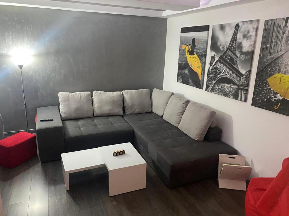 Beautiful Modern Apartment ไกรโอวา ภายนอก รูปภาพ